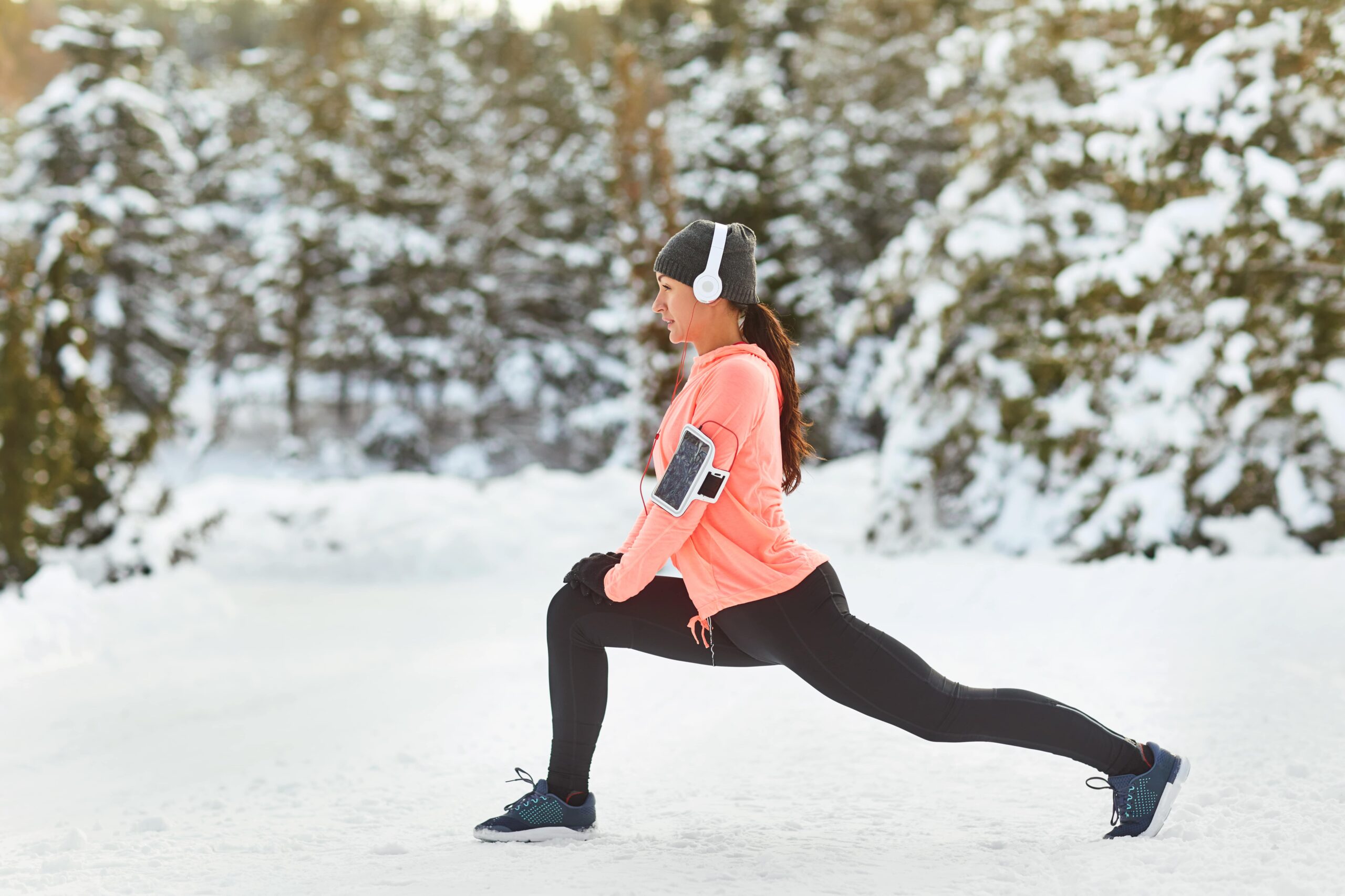 Jak się rozgrzać przed bieganiem w zimie? Sprawdź, dlaczego to takie ważne!