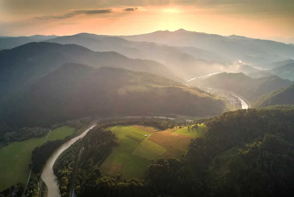 Beskid Sądecki – najpiękniejsze szczyty, szlaki i widoki