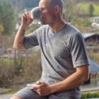 Koszulka męska z krótkim rękawem do spania z dodatkiem lnu COMFORT NIGHT