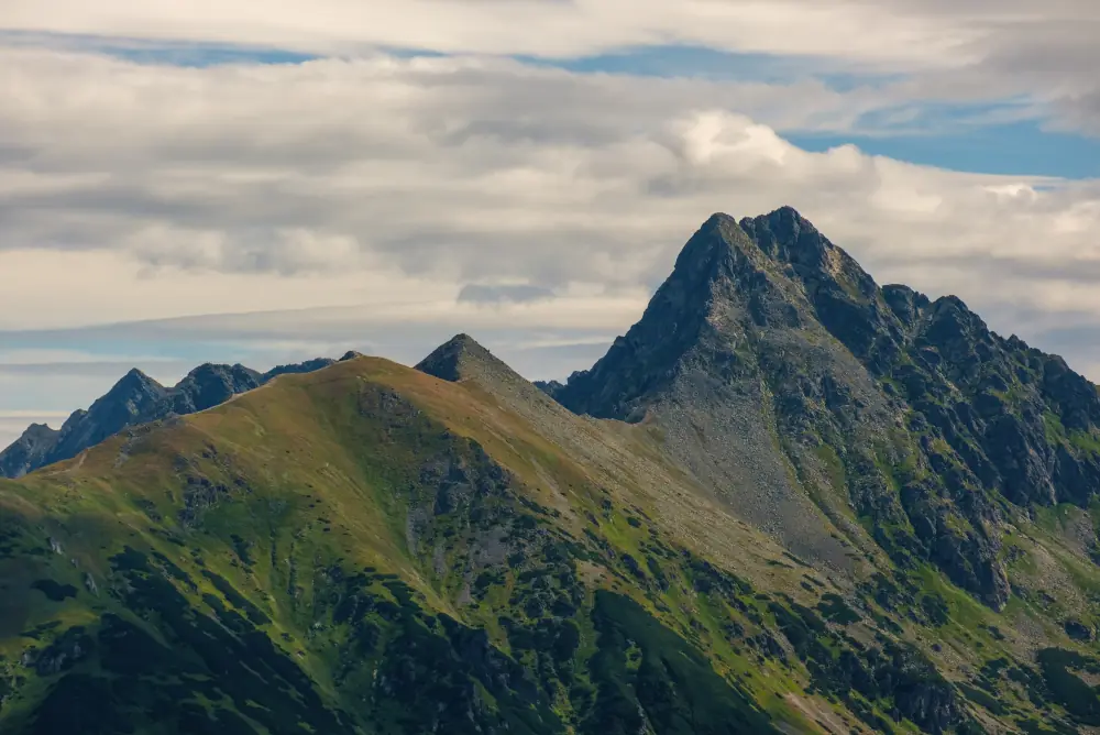 Widok na Świnicę z daleka